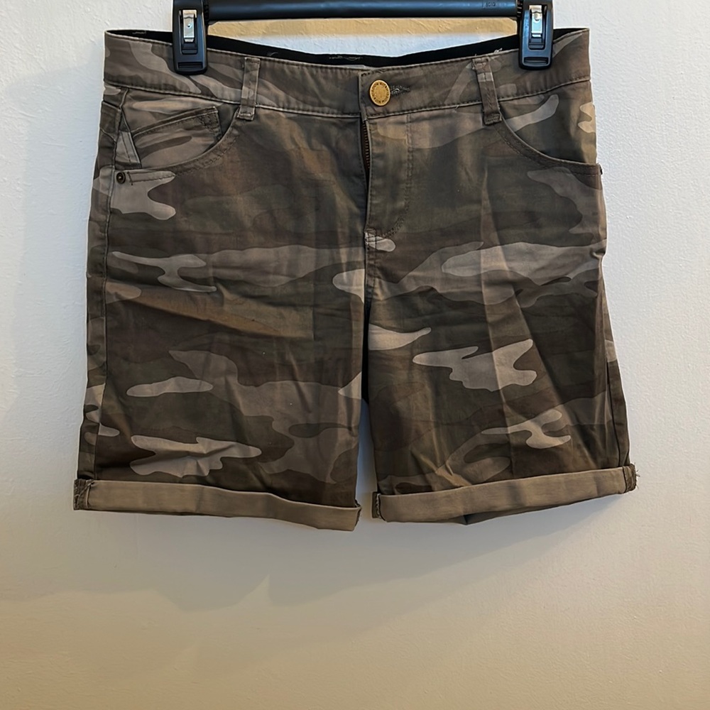Used Wit & Wisdom shorts size 6